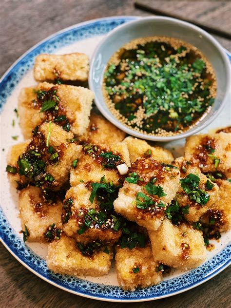 tiffycooks|tiffy cooks crispy garlic tofu.